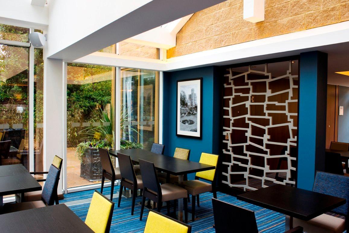 Holiday Inn Express Windsor By Ihg Ngoại thất bức ảnh