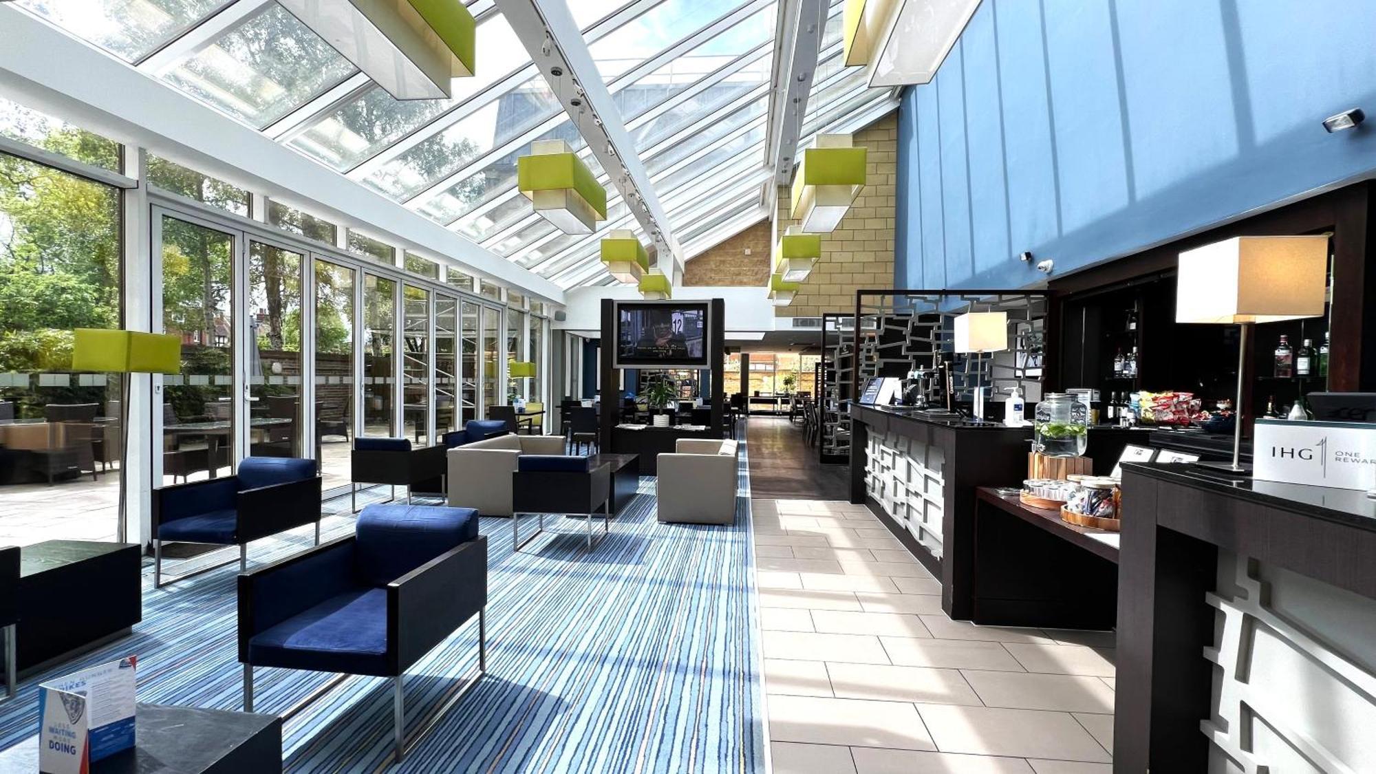 Holiday Inn Express Windsor By Ihg Ngoại thất bức ảnh