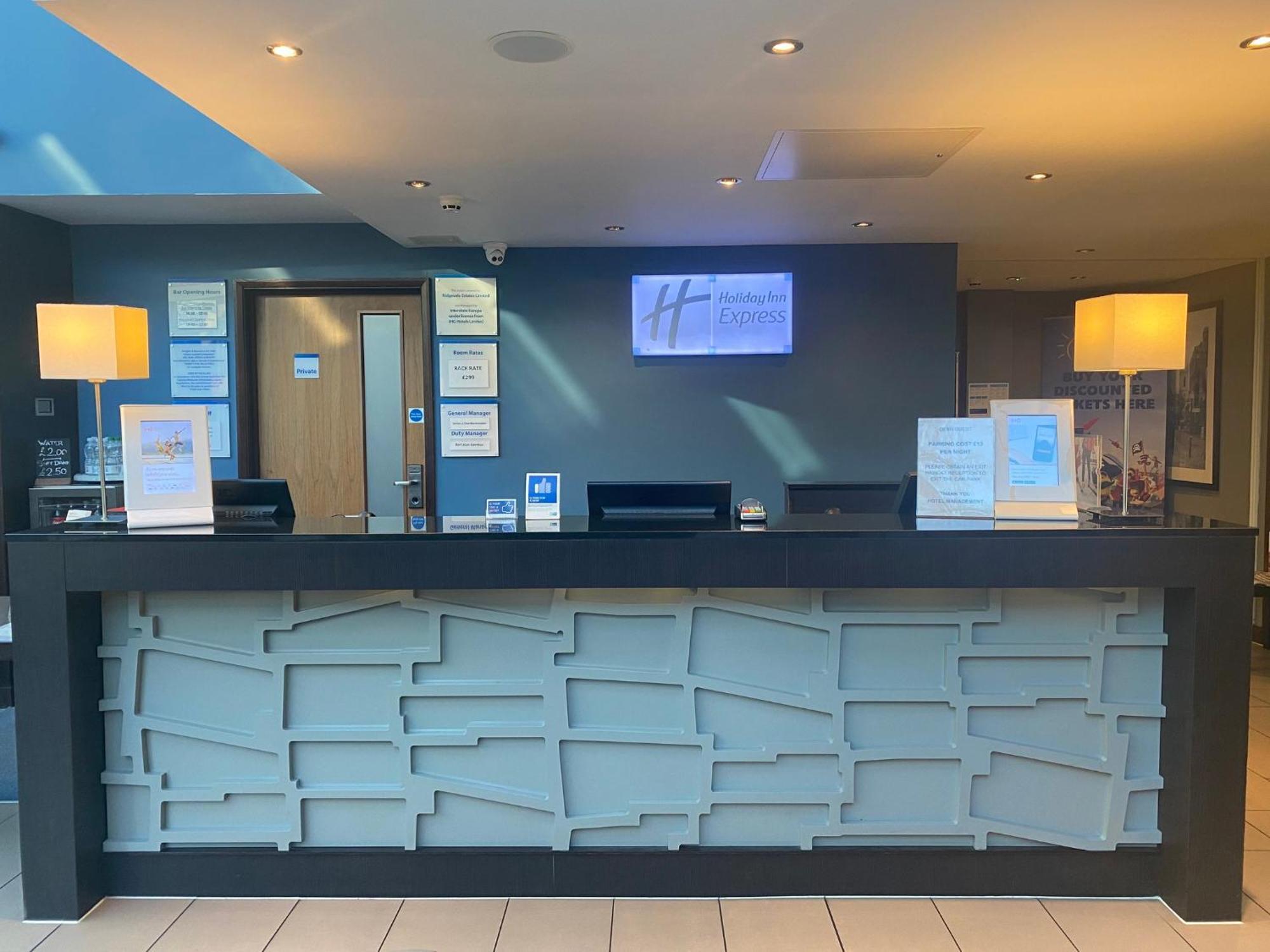 Holiday Inn Express Windsor By Ihg Ngoại thất bức ảnh