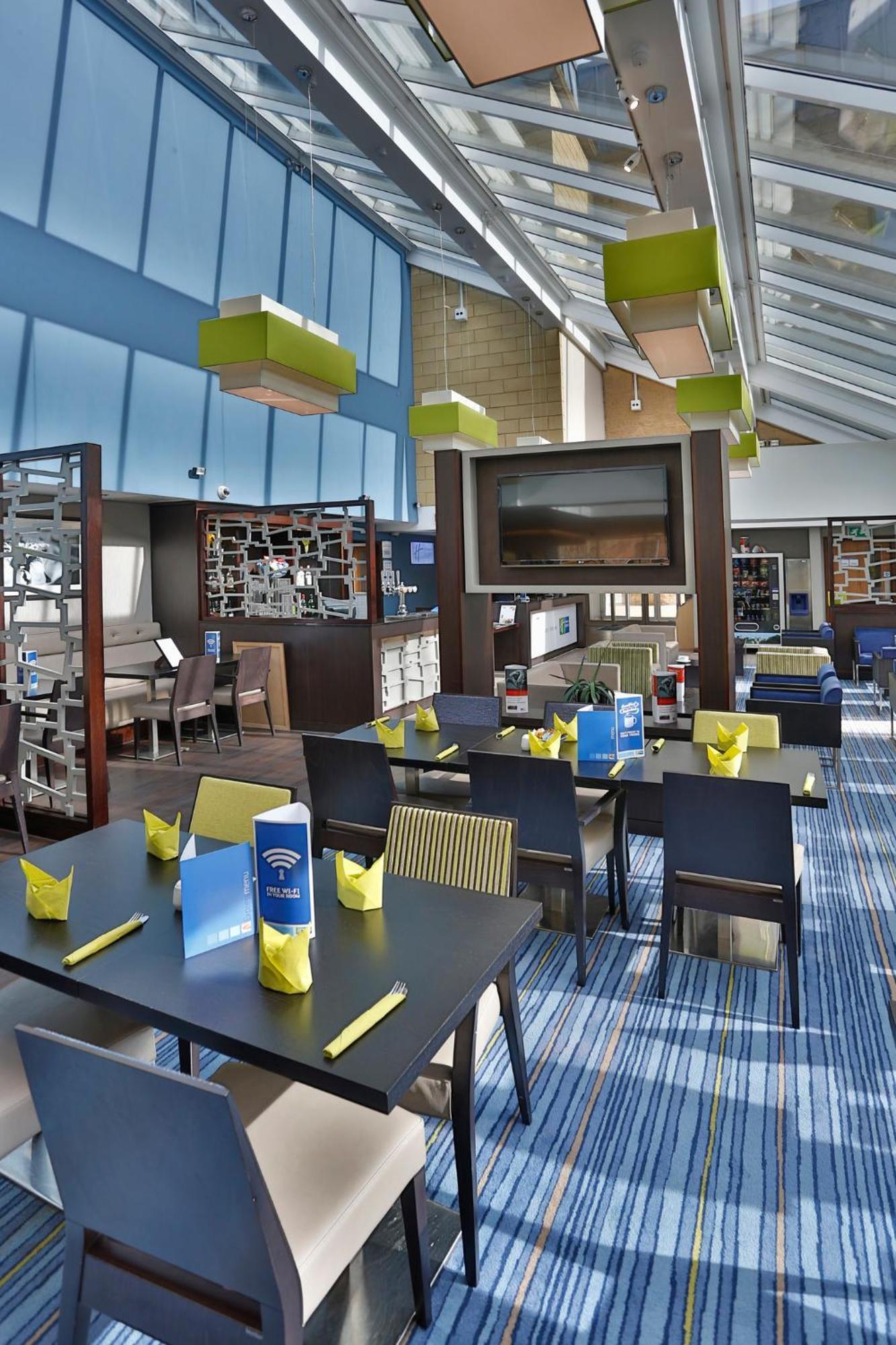 Holiday Inn Express Windsor By Ihg Ngoại thất bức ảnh