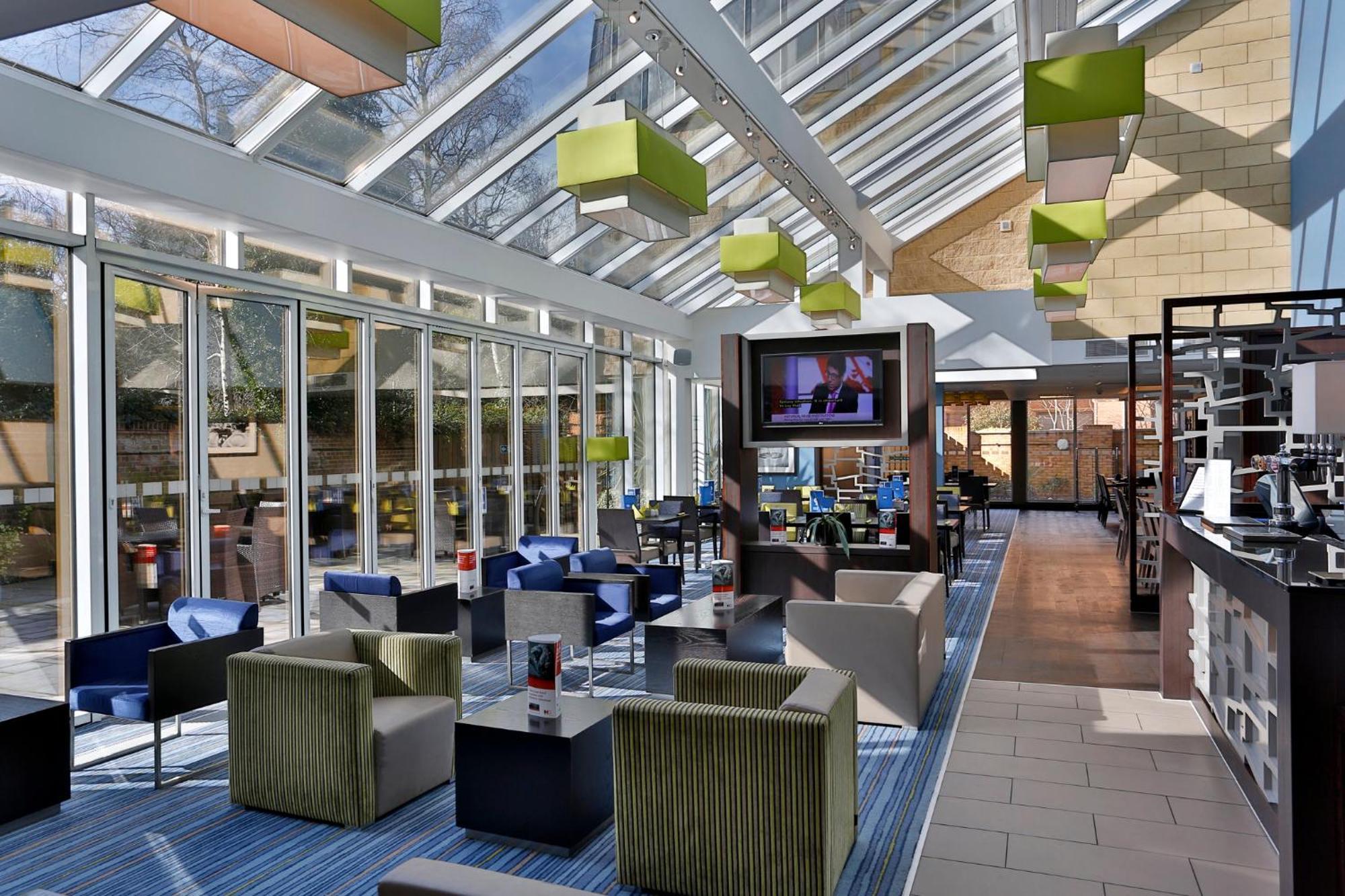 Holiday Inn Express Windsor By Ihg Ngoại thất bức ảnh