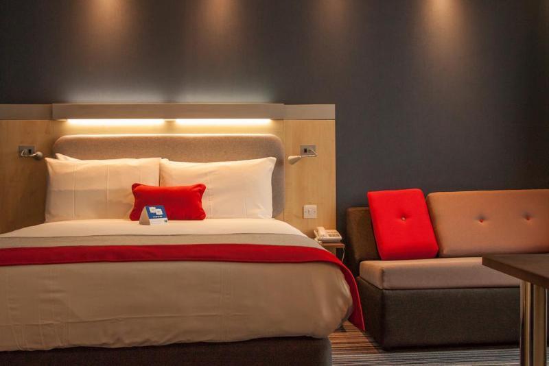 Holiday Inn Express Windsor By Ihg Ngoại thất bức ảnh