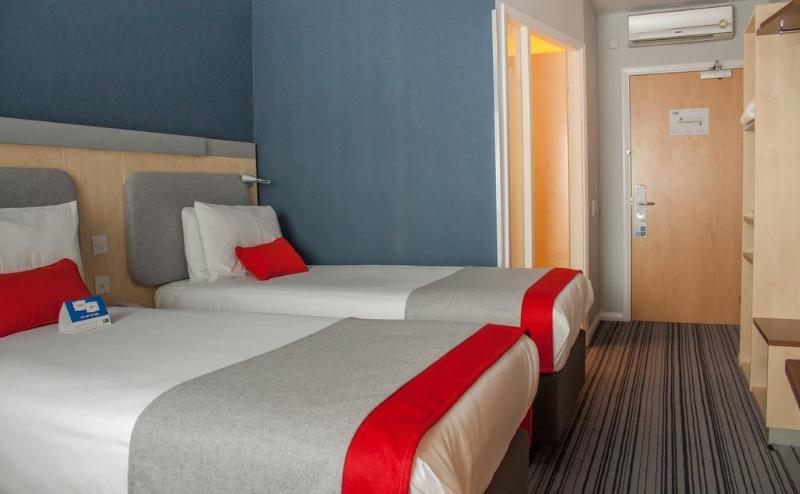 Holiday Inn Express Windsor By Ihg Ngoại thất bức ảnh
