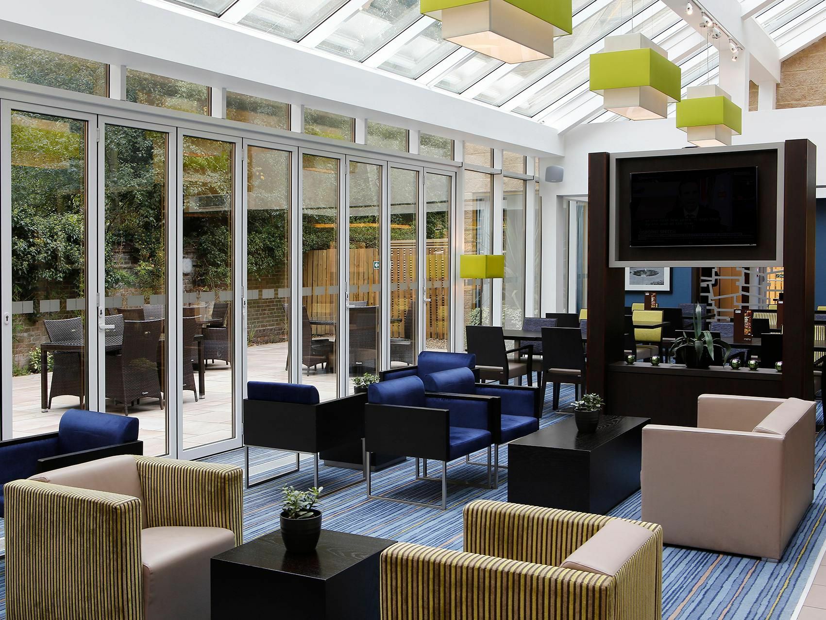 Holiday Inn Express Windsor By Ihg Ngoại thất bức ảnh