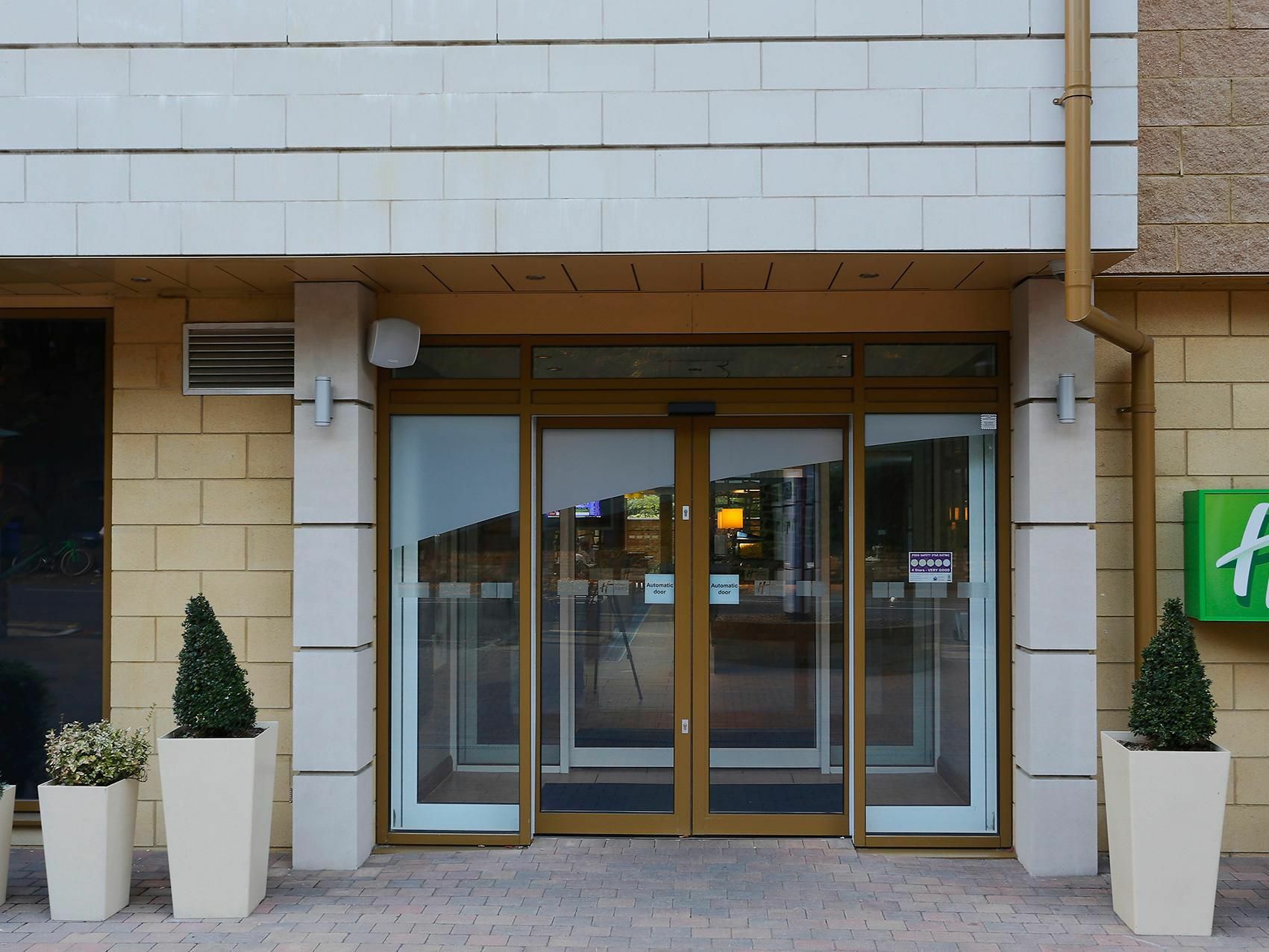Holiday Inn Express Windsor By Ihg Ngoại thất bức ảnh