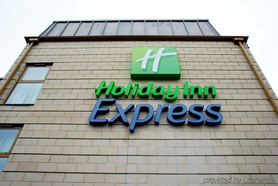 Holiday Inn Express Windsor By Ihg Ngoại thất bức ảnh