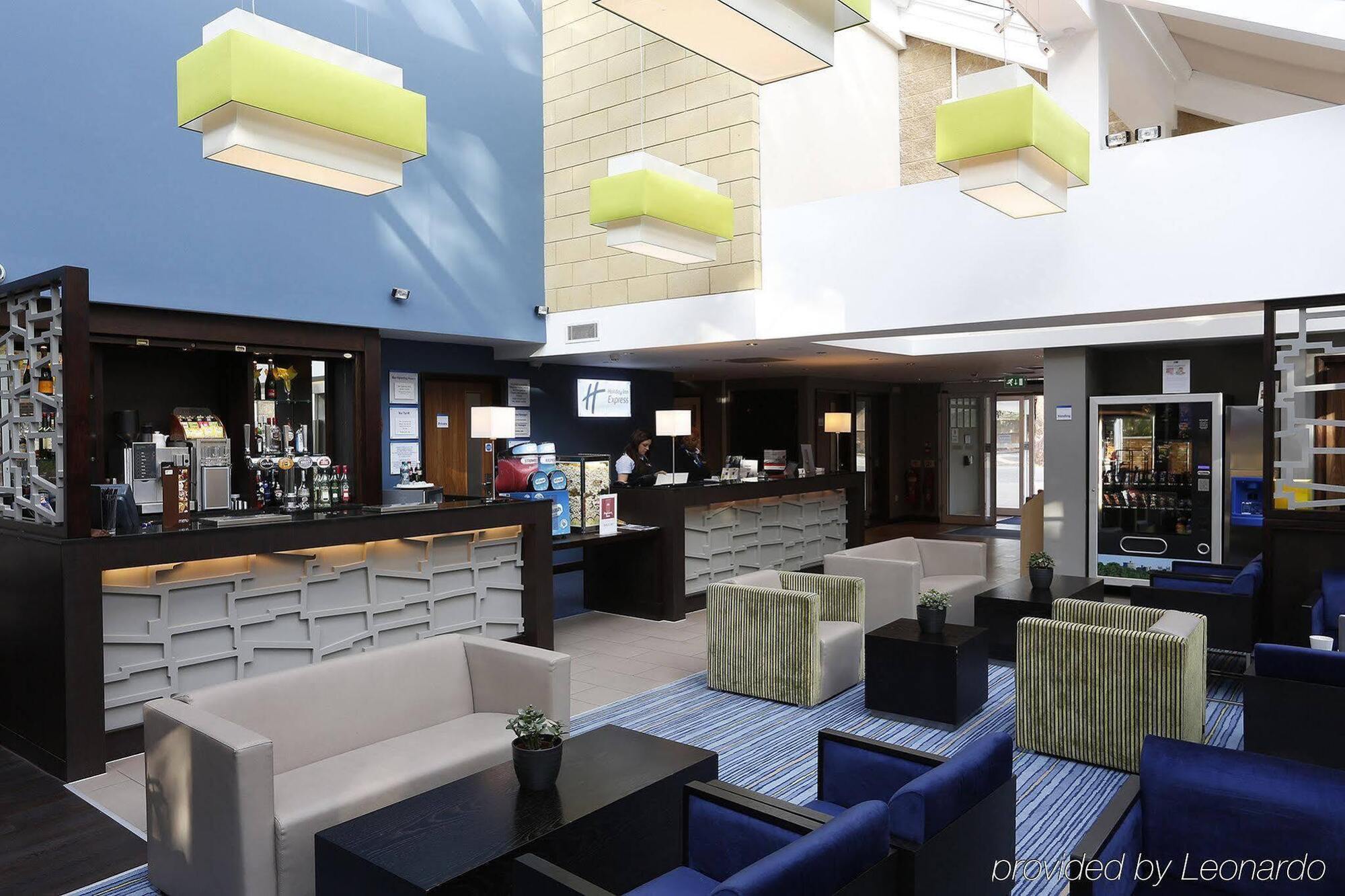 Holiday Inn Express Windsor By Ihg Ngoại thất bức ảnh