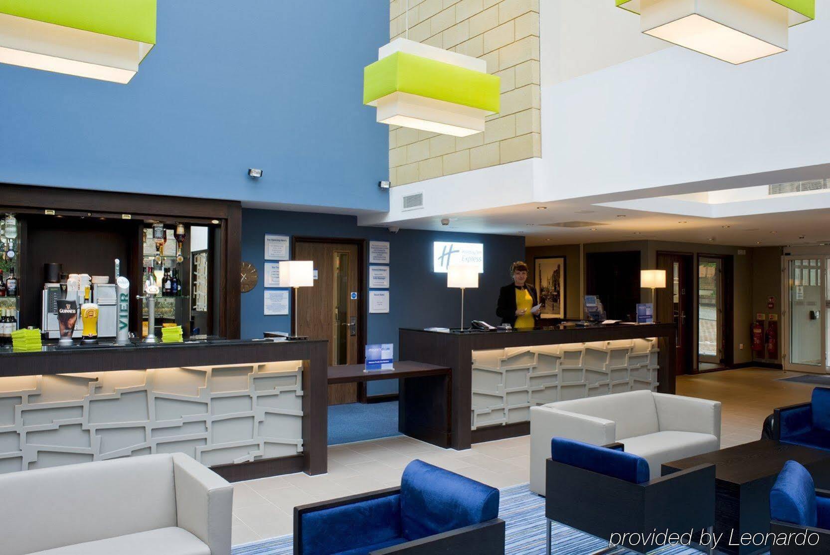 Holiday Inn Express Windsor By Ihg Ngoại thất bức ảnh